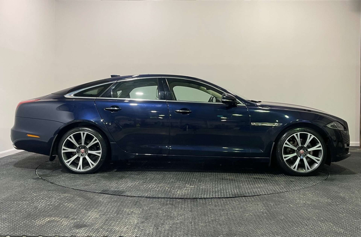 JAGUAR XJ 2016 (16) 3.0D V6 PORTFOLIO SALOON 4DR DIESEL AUTO EURO 6 (S/S) (300 PS) - 2016 - £15,000