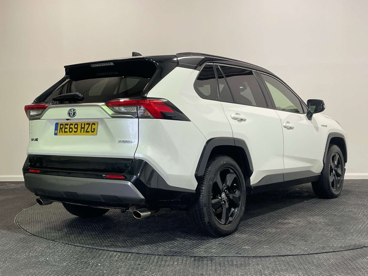 TOYOTA RAV4 2019 (69) 2.5 VVT-H DYNAMIC SUV 5DR PETROL HYBRID CVT 4WD EURO 6 (S/S) (222 PS) - 2019 - £17,000