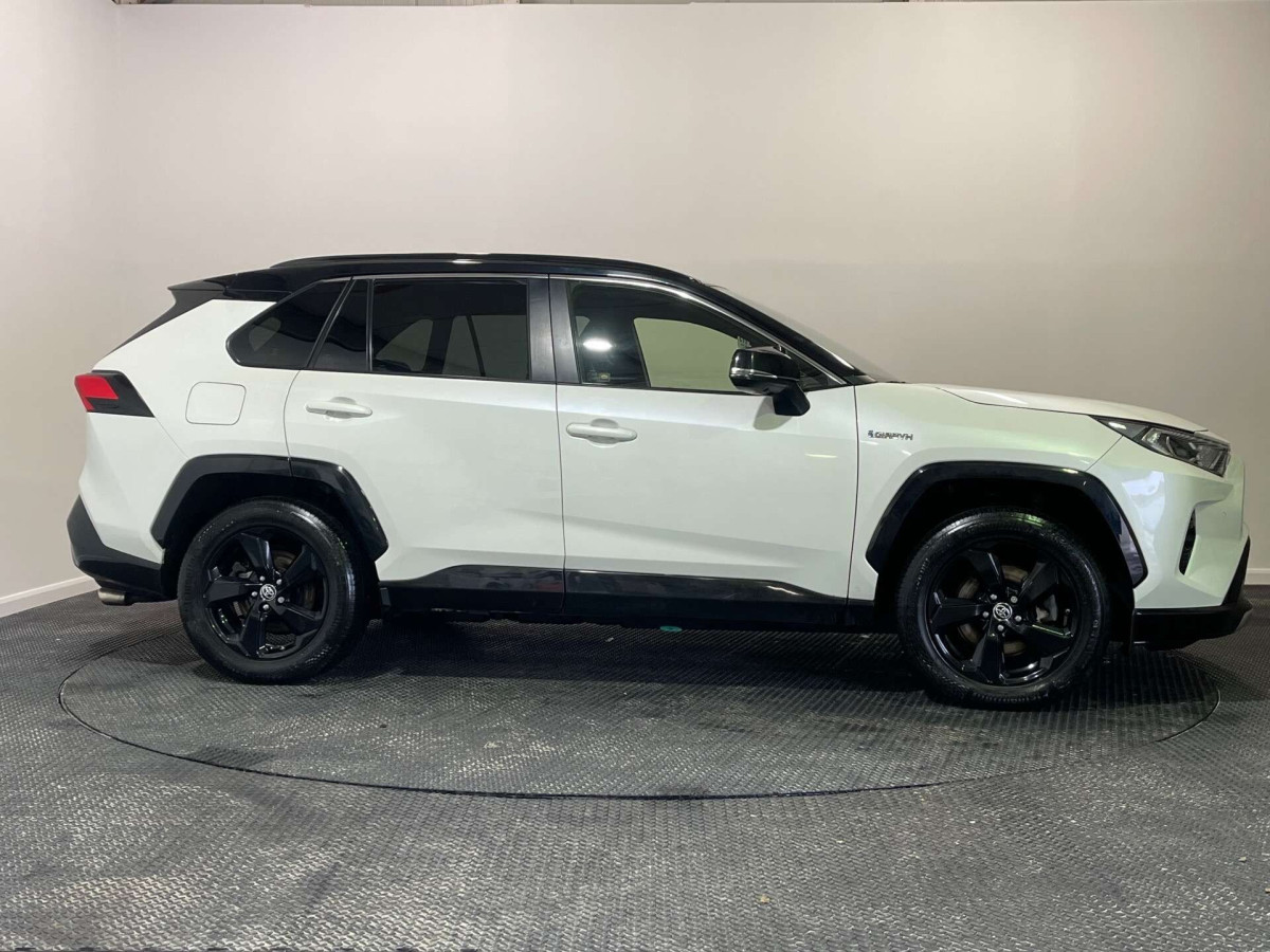 TOYOTA RAV4 2019 (69) 2.5 VVT-H DYNAMIC SUV 5DR PETROL HYBRID CVT 4WD EURO 6 (S/S) (222 PS) - 2019 - £17,000