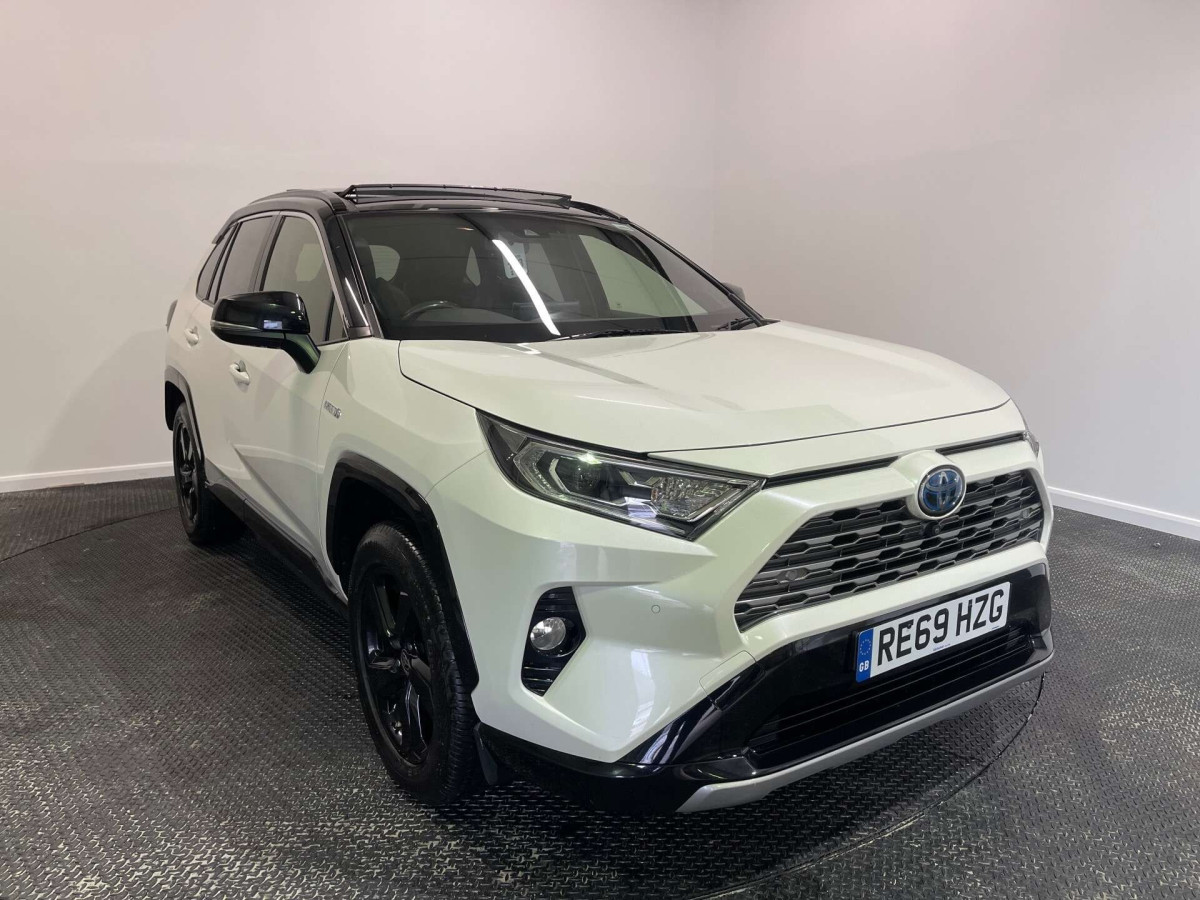 TOYOTA RAV4 2019 (69) 2.5 VVT-H DYNAMIC SUV 5DR PETROL HYBRID CVT 4WD EURO 6 (S/S) (222 PS) - 2019 - £17,000