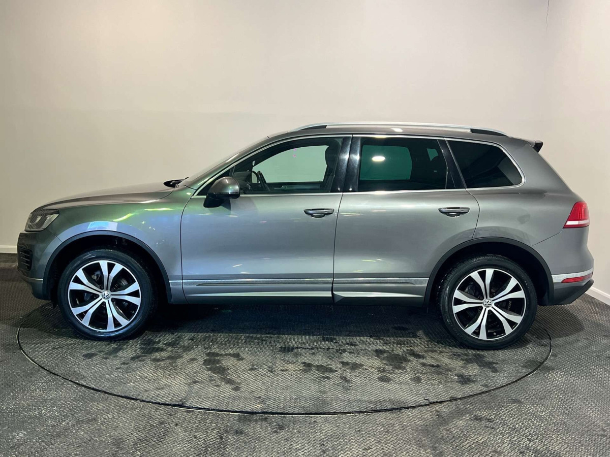 VOLKSWAGEN TOUAREG 2016 (16) 3.0 TDI V6 BLUEMOTION TECH R-LINE SUV 5DR DIESEL TIPTRONIC 4WD EURO 6 (S/S) - 2016 - £14,250