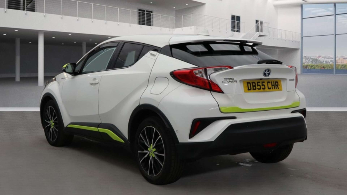 TOYOTA C-HR 2017 (17) 1.8 VVT-H EXCEL SUV 5DR PETROL HYBRID CVT EURO 6 (S/S) (122 PS) - 2017 - £12,900