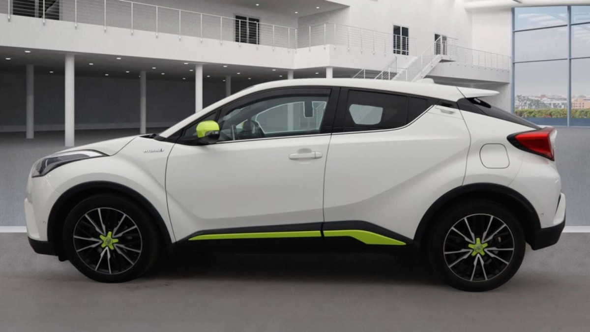 TOYOTA C-HR 2017 (17) 1.8 VVT-H EXCEL SUV 5DR PETROL HYBRID CVT EURO 6 (S/S) (122 PS) - 2017 - £12,900